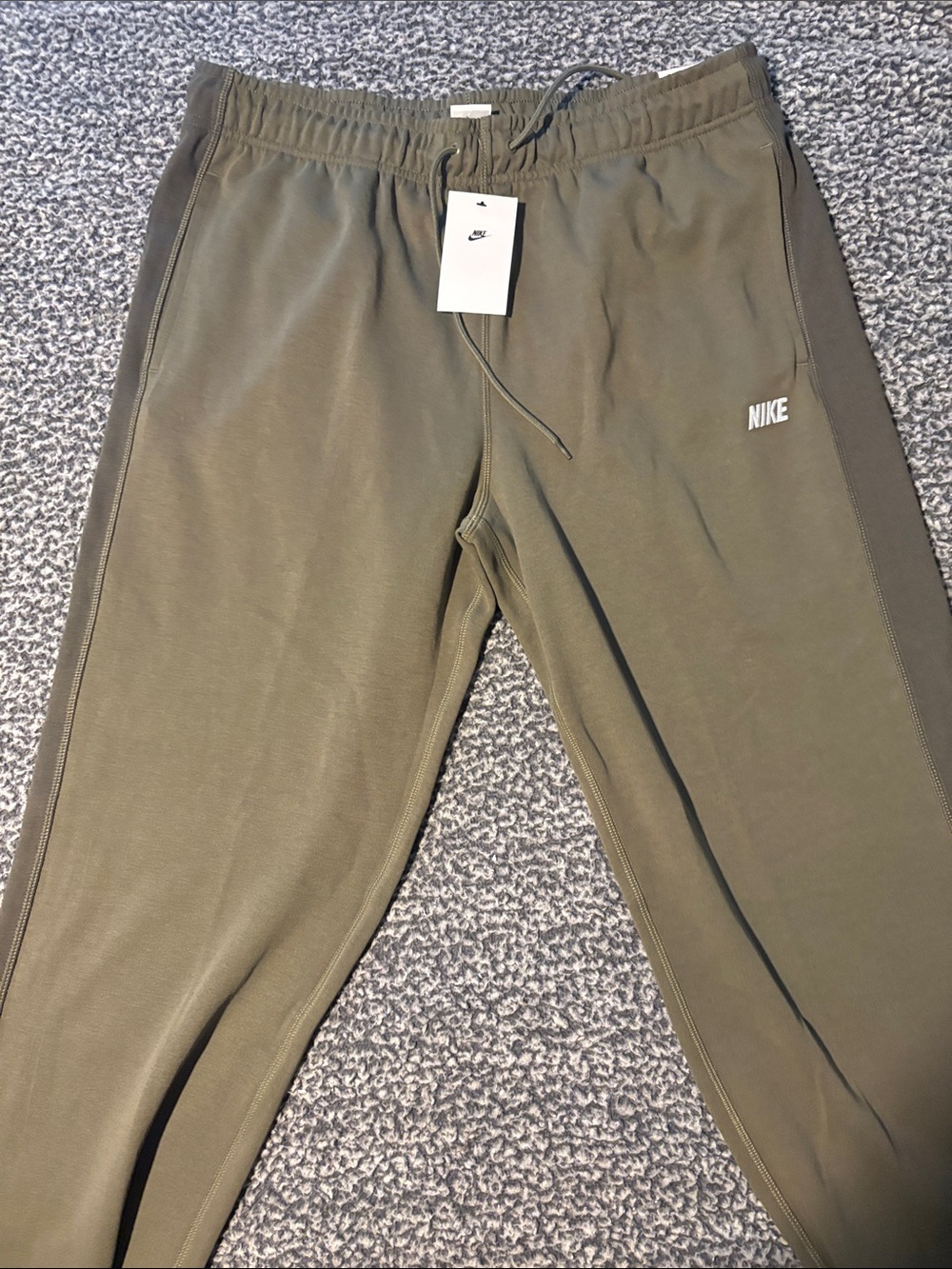 Nike Men’s Size XL Standard Fit Straight Leg Full Length Pants NWT!